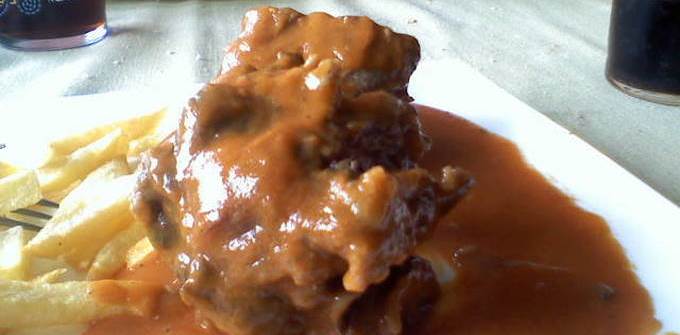 Rabo de toro al vino blanco